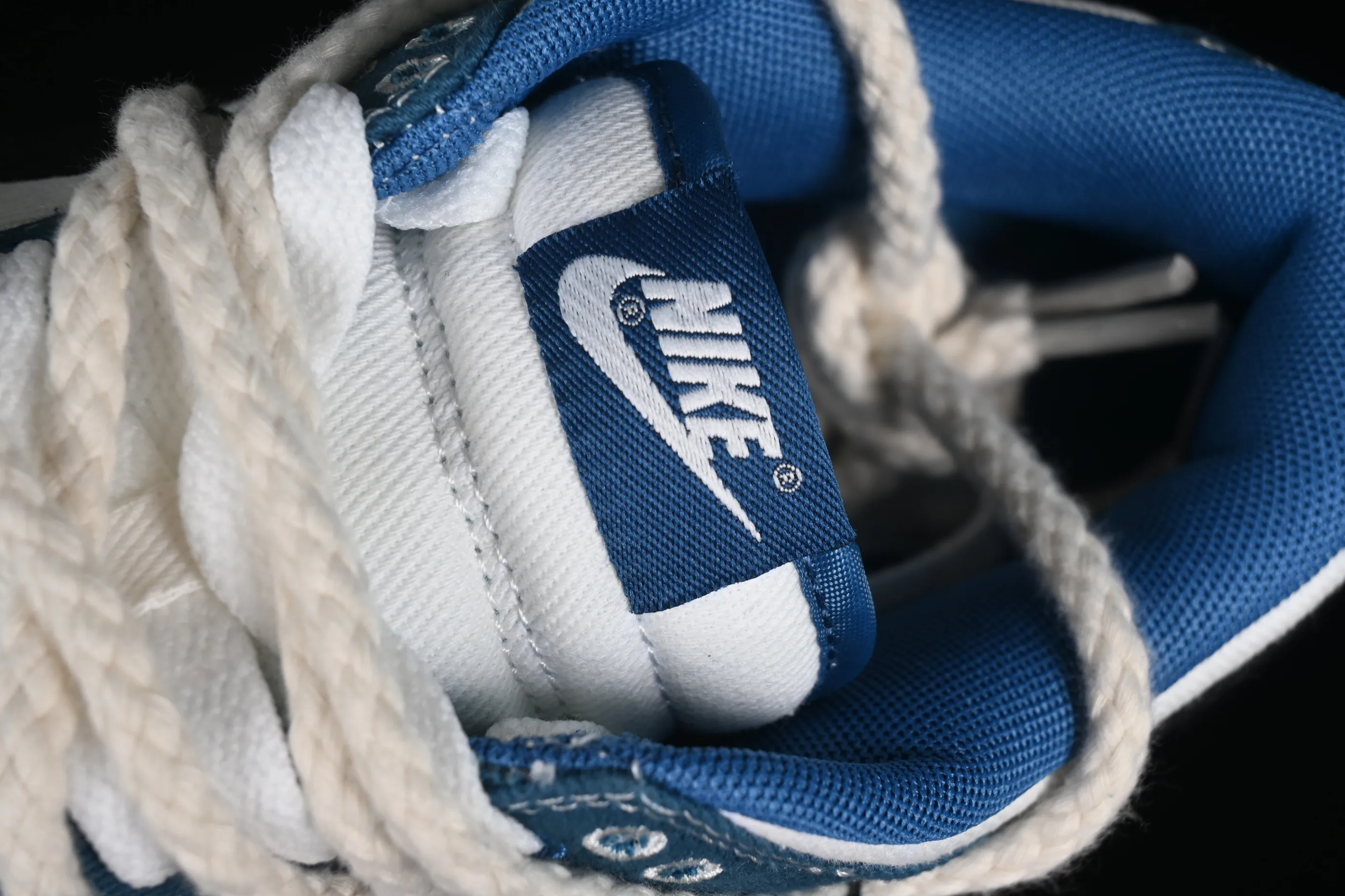 All categories Nk SB Dunk series Nk SB Dunk Low low-top sneakers Nk Dunk Low black and white blue high street style Sashiko embroidery hemp rope deconstruction SB strap low-top casual sneakers DV0834-101